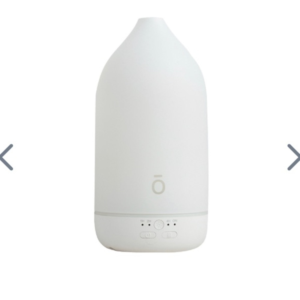 Doterra oil diffuser plug in
Used twice
Changes color
Oils not included